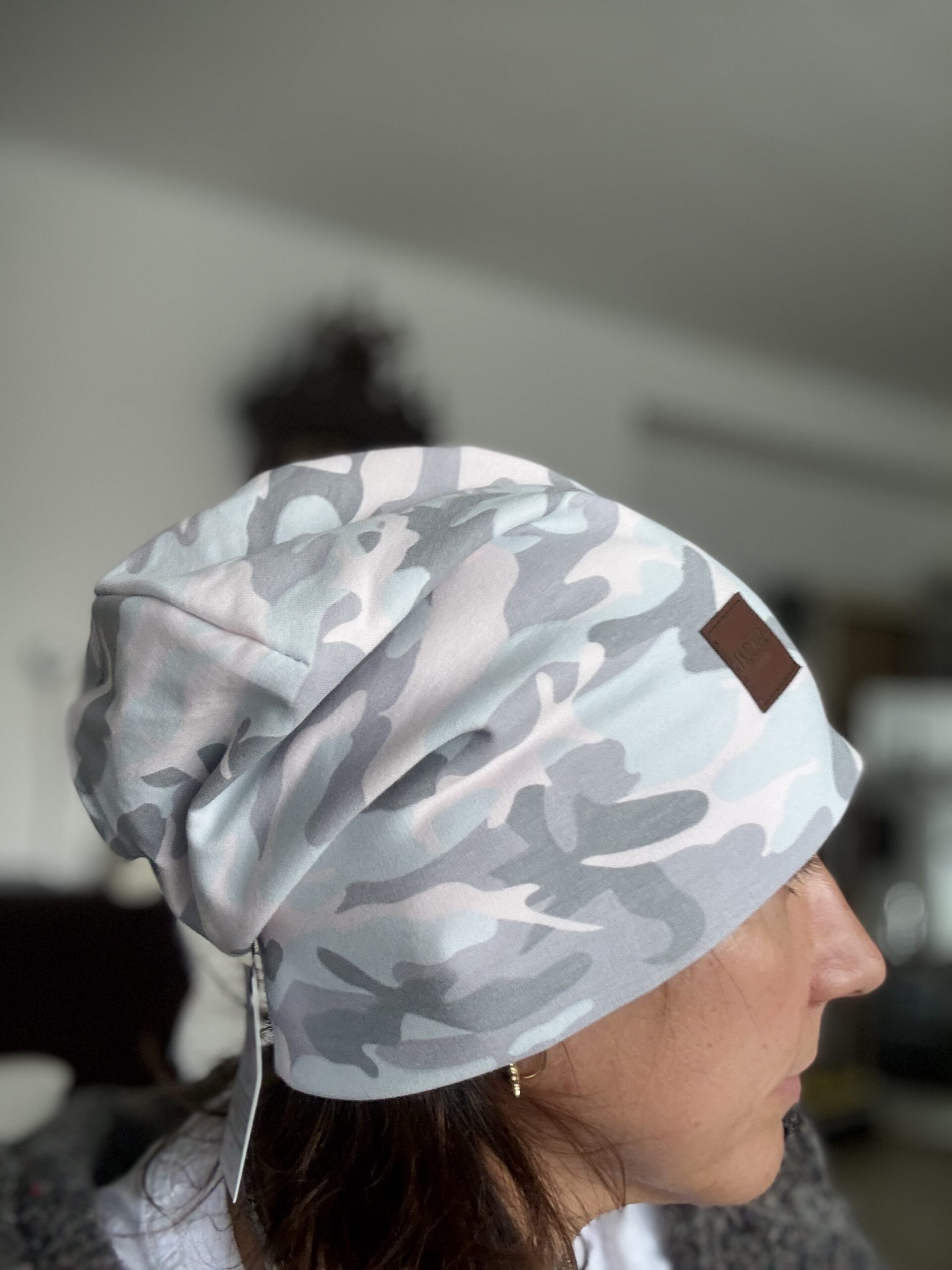 RŮŽOVÝ MASKÁČ